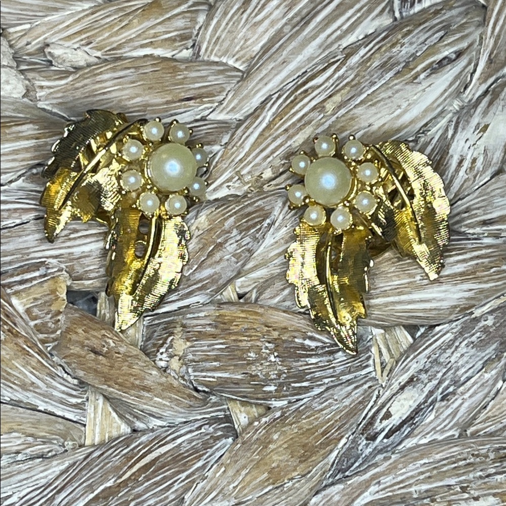 Elegant Gold Tone Leaf Faux Pearl‎ Earrings